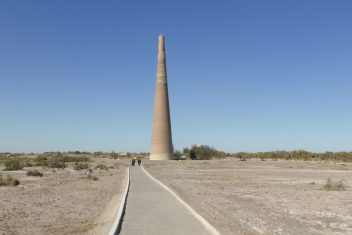 Minarete de Kutlug Timur, Complejo histórico de Kunya Urgench — La Gran Ruta de la Seda