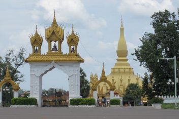 Estupa dorada de That Luang, Vientiane — Lo Mejor de Laos