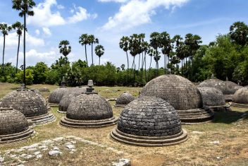 Las estupas de Kantharoodai, Jaffna — Gran Tour de Sri Lanka