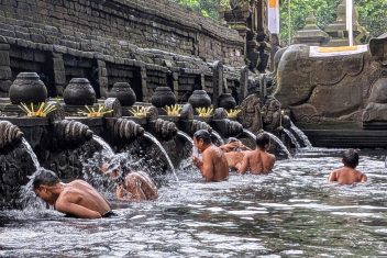 UBUD – TAMPAK SIRING – UBUD — Salidas En Grupo – Bali Circuito Interior
