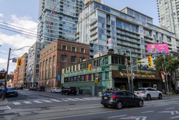 Adelaide Street West & Duncan Street — Gran Tour de Australia