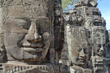 Bayon, Angkor Thom, Siem Reap — Camboya en grupo con Koh Rong