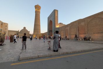 Complejo Poi Kalon, Bukhara — Uzbekistán con Kazajistán