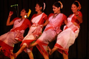 Danza Jhunmur — Assam: Crucero por el Brahmaputra