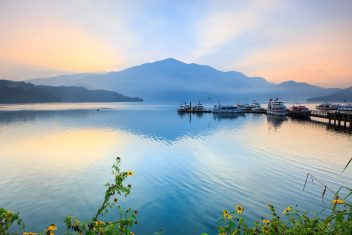 Lago del Sol y la Luna — Made in Taiwan y Hong Kong
