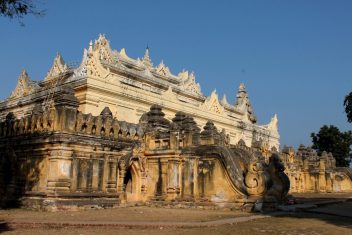 Monasterio de Mahar Aung Mye Bon San, Inwa — Myanmar con Phuket y Bangkok