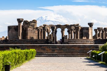 Ruinas de Zvartnots — Armenia Básico en grupo