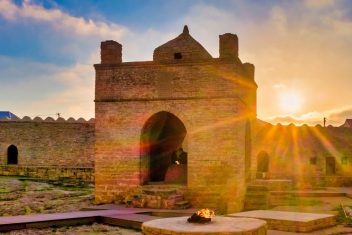Templo del Fuego de Ateshgah, Absherón — Azerbaiyán y Georgia