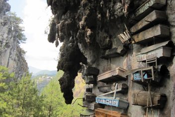 Antigua Funeraria, Sagada — Top Filipinas
