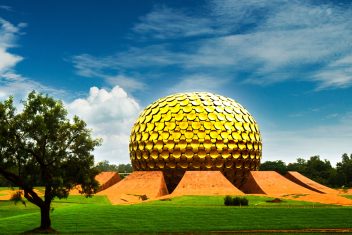 Aurobindo Ashram, Auroville — Exótica India del Sur