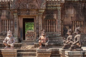 Banteay Srei, Siem Reap — Camboya en grupo con Koh Rong