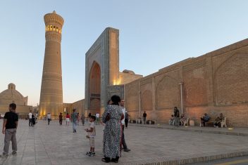 Complejo Poi-Kalon, Bukhara — La Ruta de la Seda con Yurtas