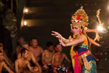 Danza Kecak — Luna de Miel en Indonesia