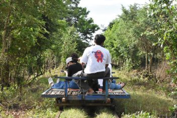Tren de Bamboo, Battaｍbang — Gran Tour de Camboya