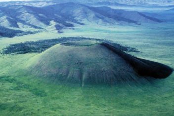 volcán Uran Togoo — Mongolia Básico