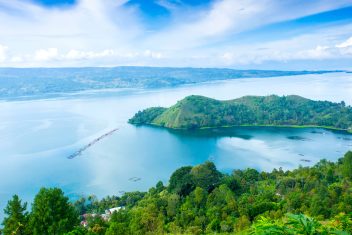 MEDAN – PARAPAT – ISLA SAMOSIR — Sumatra, Java y Bali