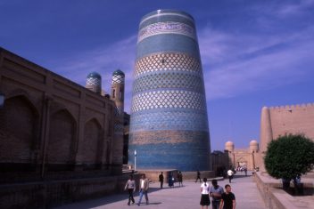 Minarete Kalta Minor, Khiva — Encantos de Uzbekistán y Turkmenistán