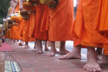 Tak Bak, ceremonia tradicional Baci, Luang Prabang — Gran Tour de Laos