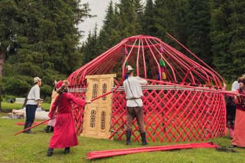 Turta-Making, Kyzyl-Tuu, Kirguistán — Expedición por Kirguistán