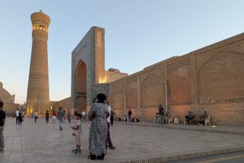 Complejo Poi-Kalon, Bukhara — Uzbekistán en Verano con Yurtas