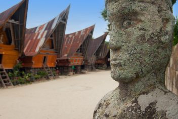ISLA SAMOSIR — Sumatra, Java y Bali