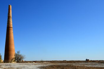 Minarete Kutlug-Timur, Konye Urgench, Turkmenistán — Turkmenistán al Completo