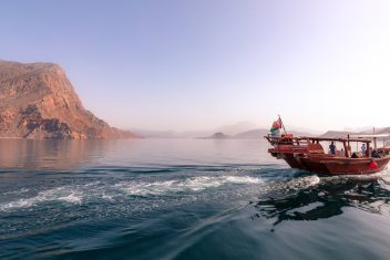 Peninsula de Musandam en dhow omaní — Viaje Entre Emiratos