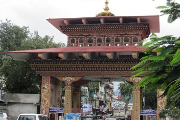 Pueta de Butan, Phuentsoling — Fascinante Sikkim y Bután