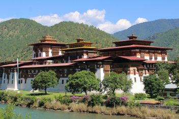Punakha Dzong — Panorama de Bután y Katmandú
