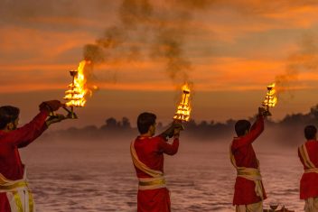 Ganga Aarti — Triángulo de Oro y Benarés