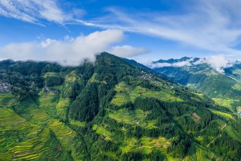 KAILI – RONGJIANG — China: Paisajes y Etnias