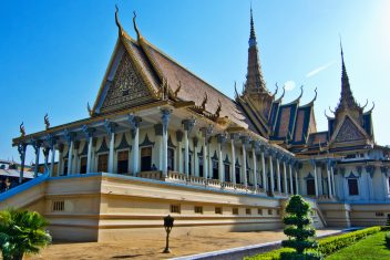 Palacio Real, Phnom Penh — Camboya en grupo
