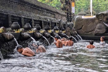 UBUD — Templos y Volcanes